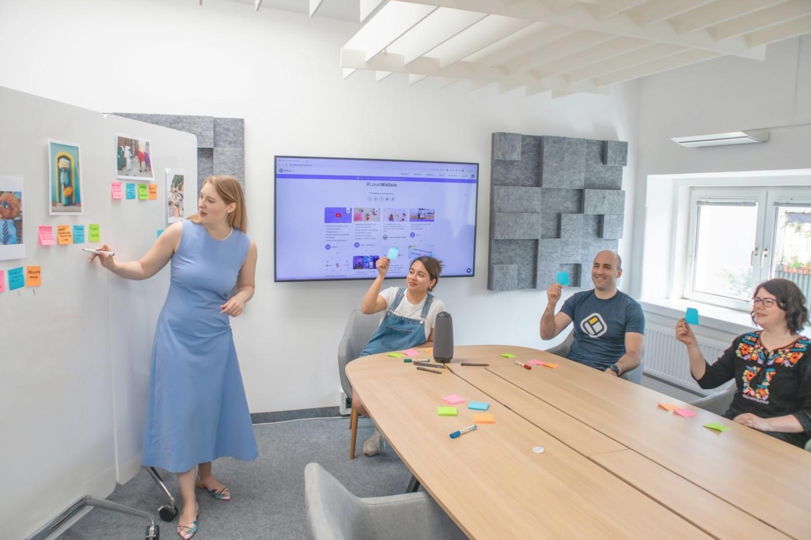 Infografía mostrando problemas financieros comunes y sus soluciones paso a paso